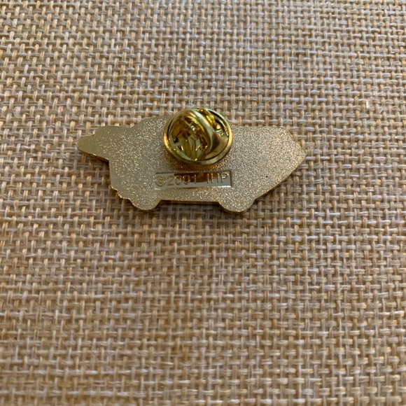 Collectible Woodie Aqua pin, stamped 2001 IHP - Picture 3 of 5